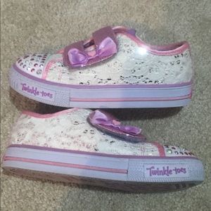 Girls twinkle toe shoes